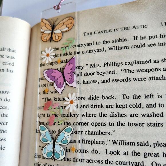 Butterfly Daisy Flower Bookmark Clear Acrylic Cute Coquette Bookish Gift For Her - Picture 5 of 11